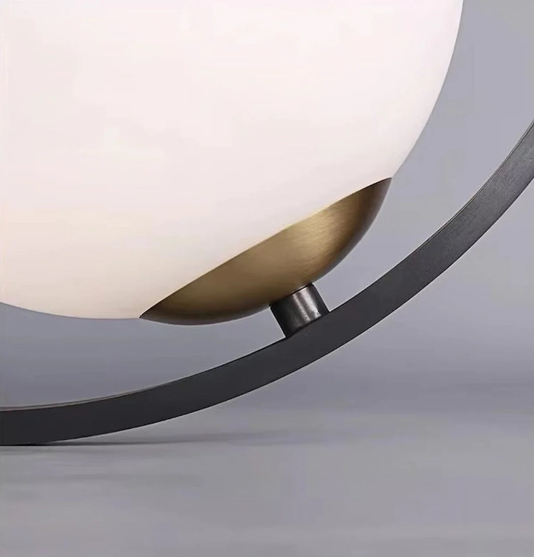 Pourquoi nous refusons les LED intégrées : Le choix du luxe durable.