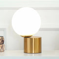Lampe à poser luxe L'Aura Meurice avec socle doré brossé et globe verre blanc — Maison Oria
