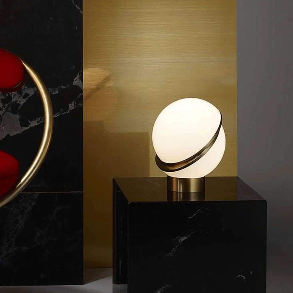Luminaire sculptural haut de gamme pour décoration salon style Palace et minimaliste — Maison Oria