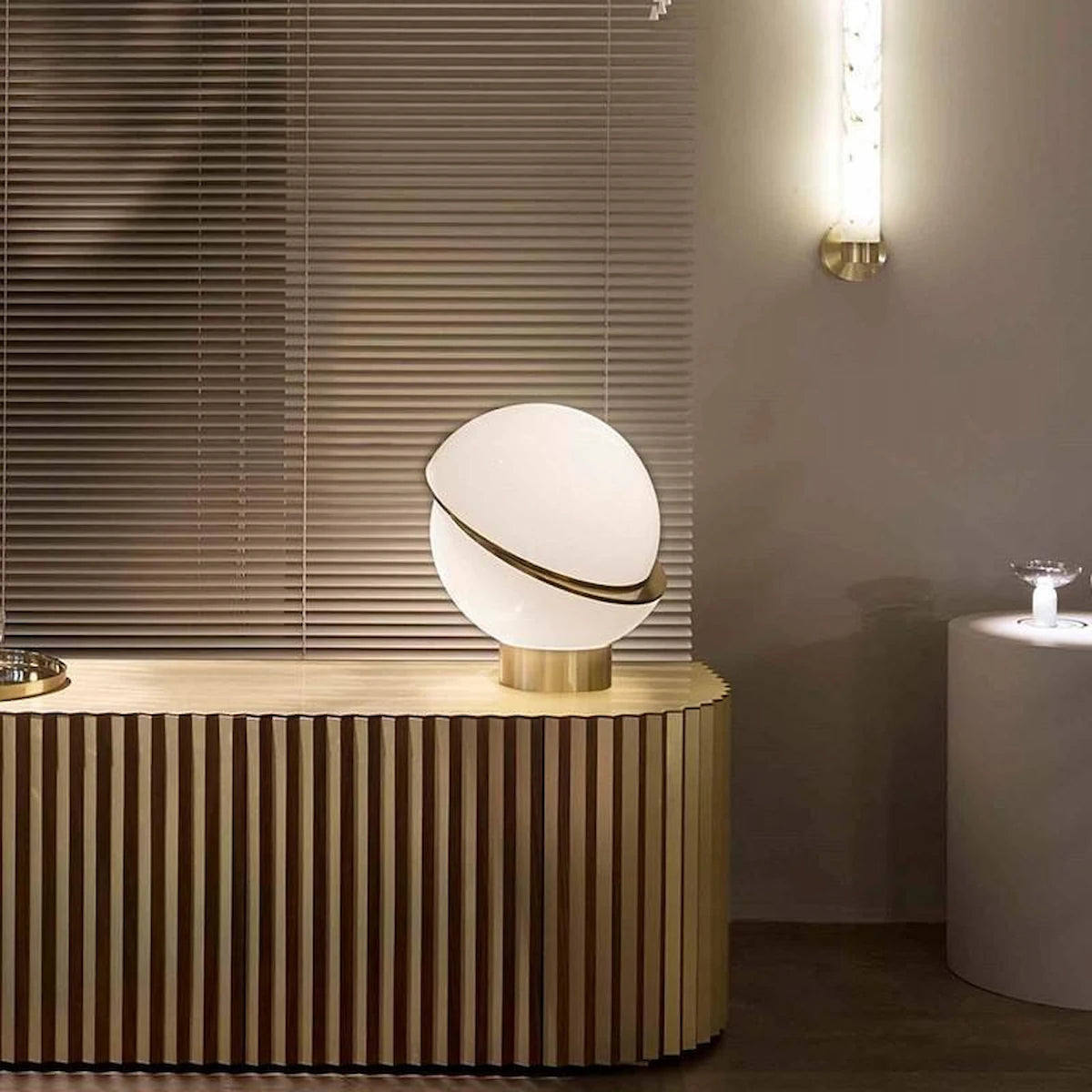 Luminaire sculptural haut de gamme pour décoration salon style minimaliste — Maison Oria